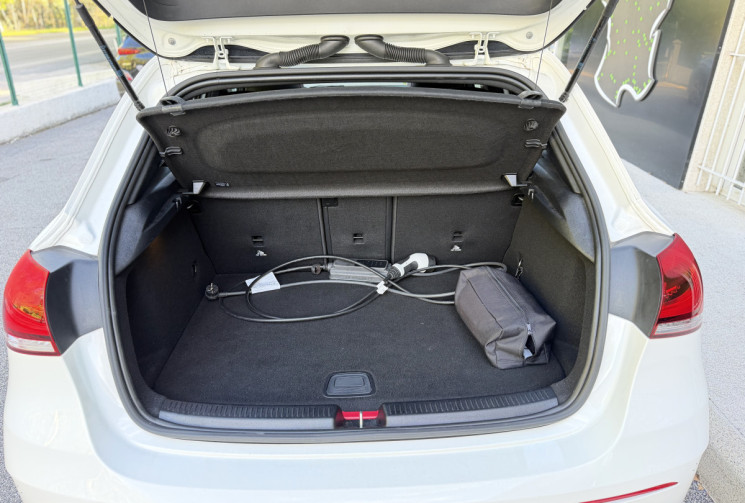 Mercedes Classe A AMG Line 250e 218 Premium Plus / Toit Ouvrant / CarPlay / Sieges chauffants