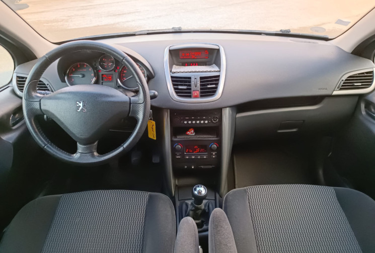 Peugeot 207 1.4 VTi 95 PREMIUM / ENTRETIEN SUIVI / 12 MOIS