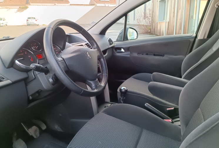 Peugeot 207 1.4 VTi 95 PREMIUM / ENTRETIEN SUIVI / 12 MOIS