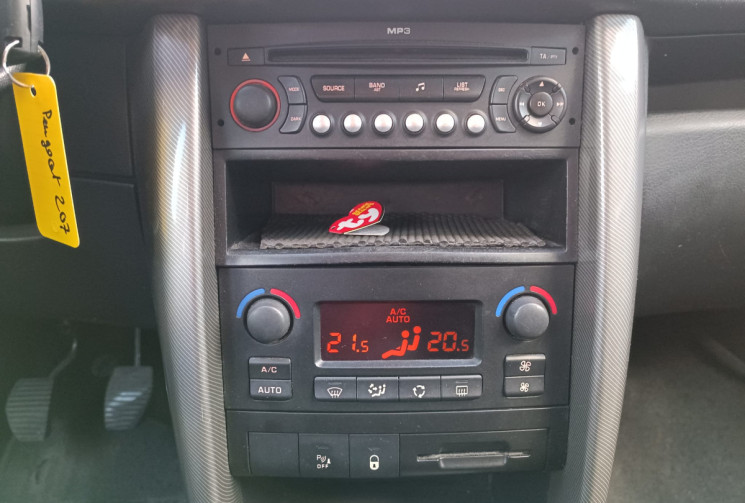 Peugeot 207 1.4 VTi 95 PREMIUM / ENTRETIEN SUIVI / 12 MOIS