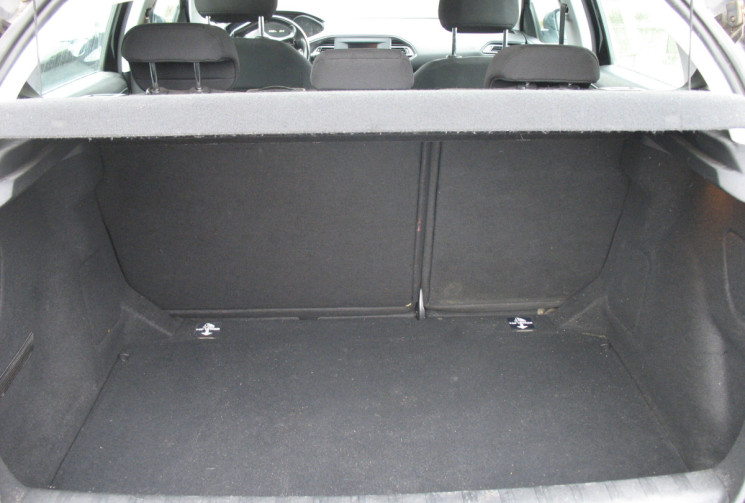 Peugeot 308 1.5 HDI 100 ACCESS 5 PORTES COURROIES ET CHAINE REMPLACEES