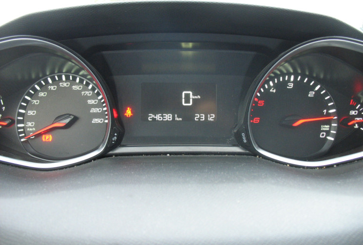 Peugeot 308 1.5 HDI 100 ACCESS 5 PORTES COURROIES ET CHAINE REMPLACEES