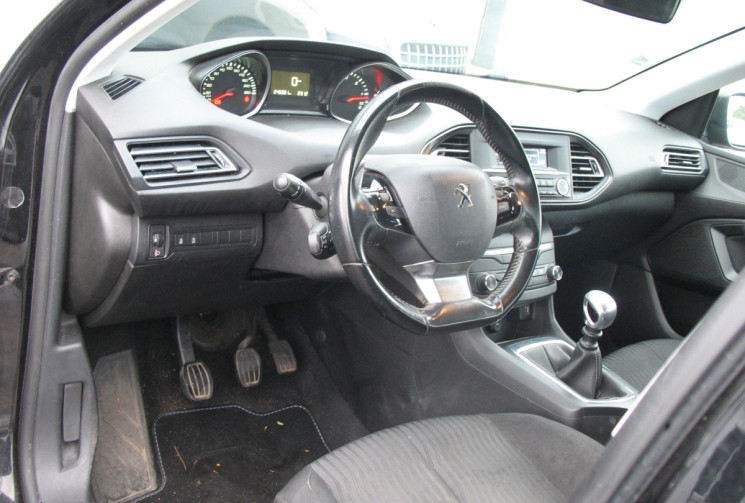Peugeot 308 1.5 HDI 100 ACCESS 5 PORTES COURROIES ET CHAINE REMPLACEES