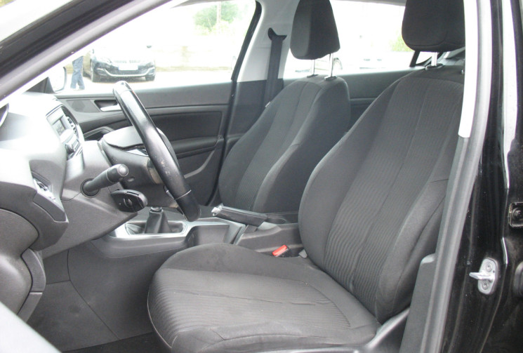Peugeot 308 1.5 HDI 100 ACCESS 5 PORTES COURROIES ET CHAINE REMPLACEES