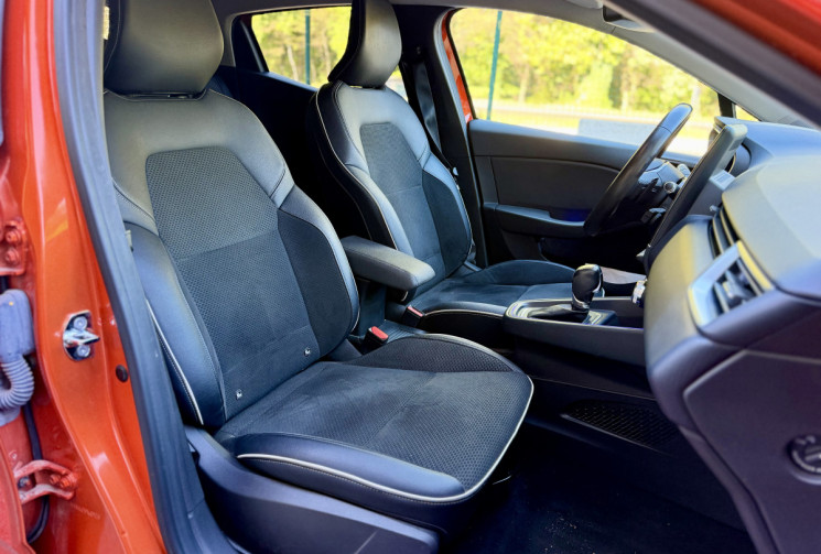 Renault CLIO V INTENS 1.3 TCe 130 EDC7 / Grand ecran / Carplay / Camera / Entretien à jour