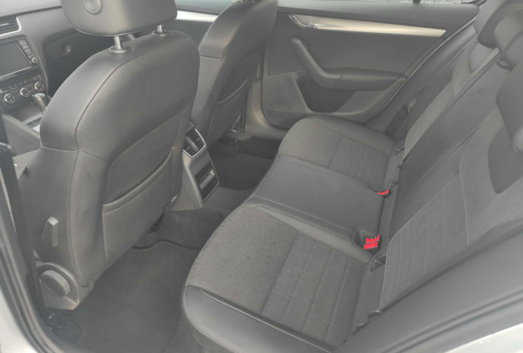 Skoda Octavia 1.4 TSI 140 CH ELEGANCE DSG 1ERE MAIN 70000 KMS !!!