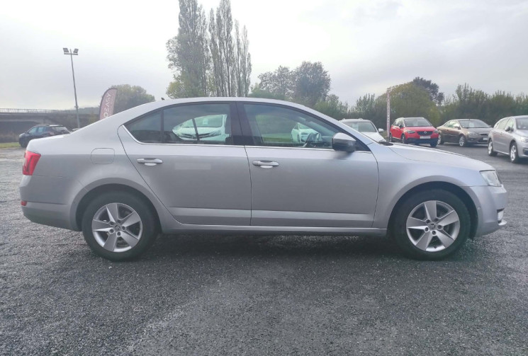 Skoda Octavia 1.4 TSI 140 CH ELEGANCE DSG 1ERE MAIN 70000 KMS !!!