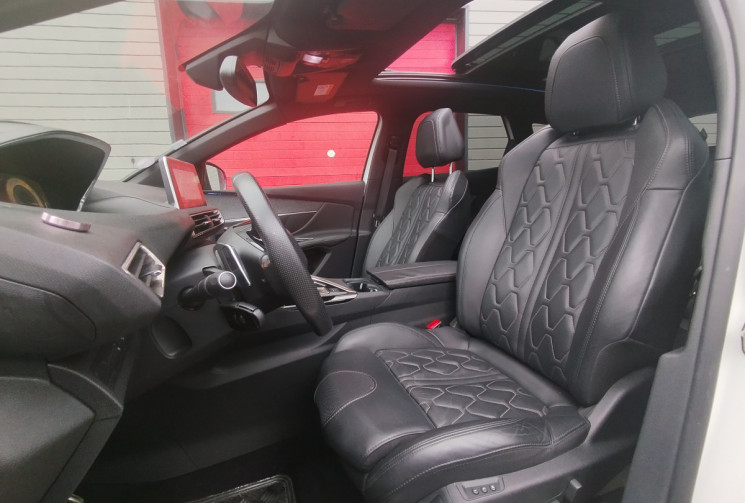 Peugeot 3008 1.6 THP 165 GT Line S&S EAT6 / Toit ouvrant / Cuir / système audio Focal /Grip Control