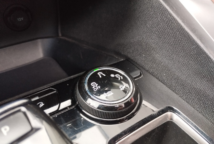 Peugeot 3008 1.6 THP 165 GT Line S&S EAT6 / Toit ouvrant / Cuir / système audio Focal /Grip Control