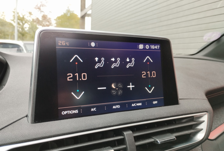 Peugeot 3008 1.6 THP 165 GT Line S&S EAT6 / Toit ouvrant / Cuir / système audio Focal /Grip Control
