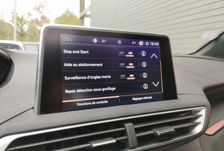 Peugeot 3008 1.6 THP 165 GT Line S&S EAT6 / Toit ouvrant / Cuir / système audio Focal /Grip Control
