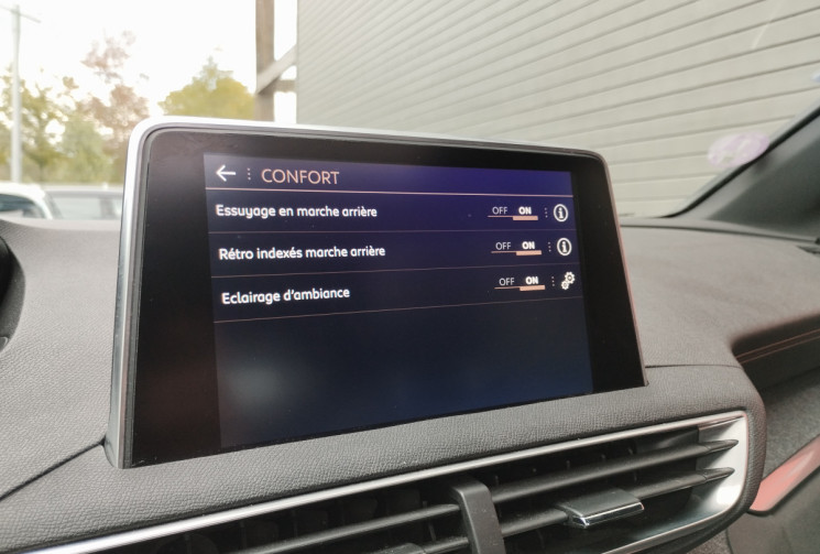 Peugeot 3008 1.6 THP 165 GT Line S&S EAT6 / Toit ouvrant / Cuir / système audio Focal /Grip Control