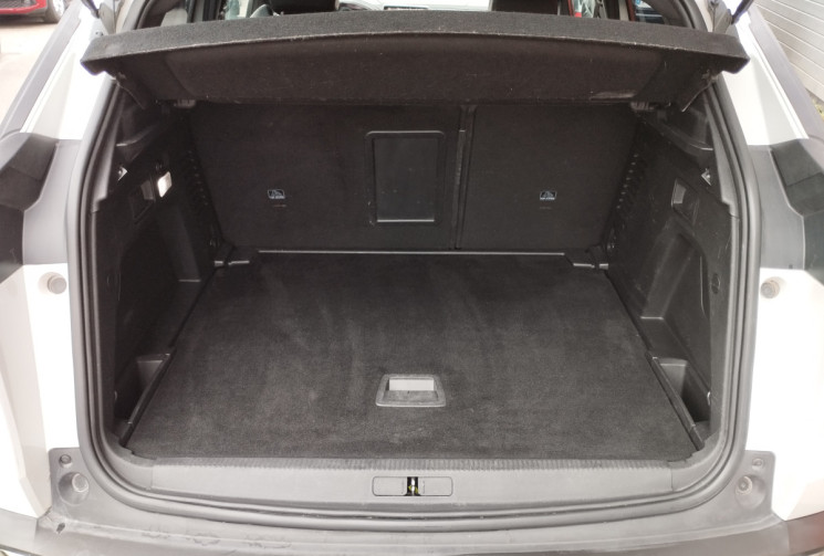 Peugeot 3008 1.6 THP 165 GT Line S&S EAT6 / Toit ouvrant / Cuir / système audio Focal /Grip Control