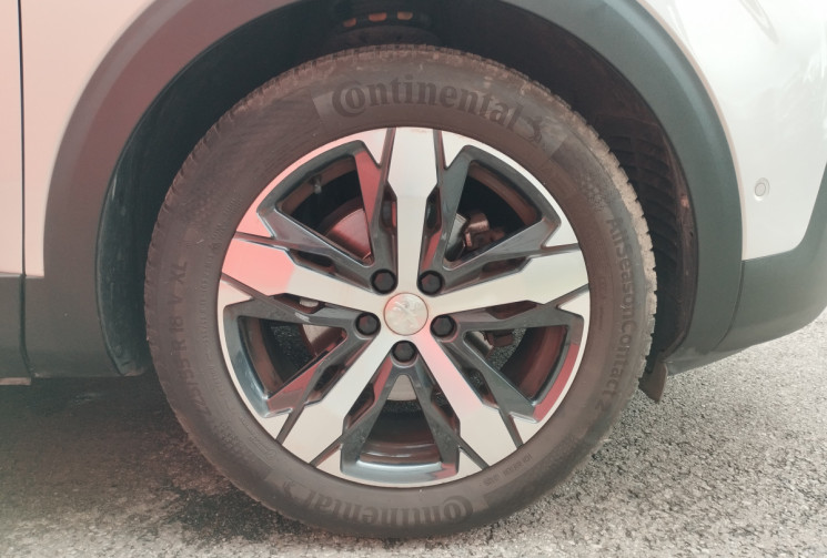 Peugeot 3008 1.6 THP 165 GT Line S&S EAT6 / Toit ouvrant / Cuir / système audio Focal /Grip Control