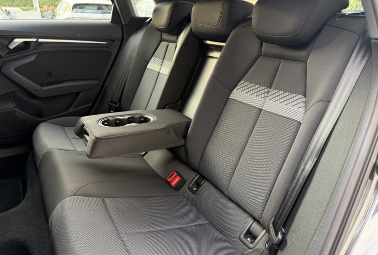 Audi A3 SPORTBACK 35 TFSI 150 ch Business line 1ière main / Historique complet AUDI / Sièges sport