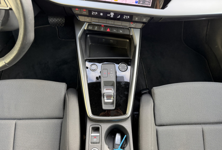 Audi A3 SPORTBACK 35 TFSI 150 ch Business line 1ière main / Historique complet AUDI / Sièges sport