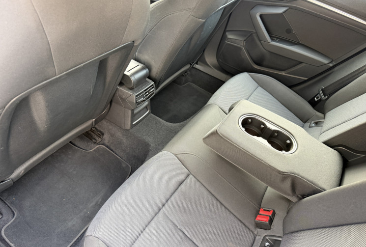 Audi A3 SPORTBACK 35 TFSI 150 ch Business line 1ière main / Historique complet AUDI / Sièges sport