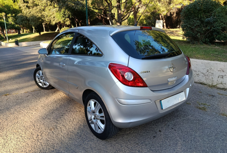 Opel Corsa 1.3 CDTI 90 CH - Clim auto - Regulateur - Suivi à jour
