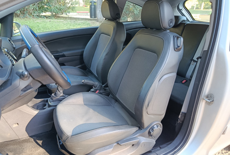 Opel Corsa 1.3 CDTI 90 CH - Clim auto - Regulateur - Suivi à jour