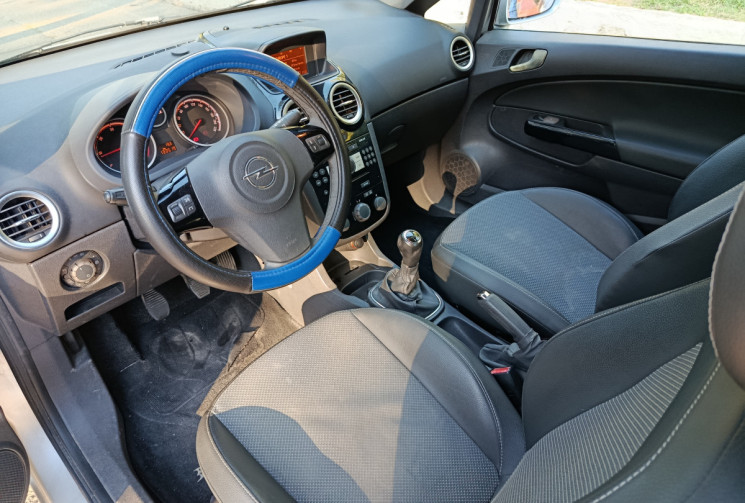 Opel Corsa 1.3 CDTI 90 CH - Clim auto - Regulateur - Suivi à jour
