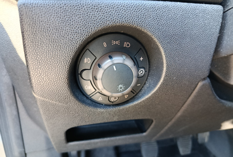 Opel Corsa 1.3 CDTI 90 CH - Clim auto - Regulateur - Suivi à jour