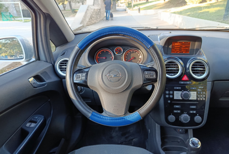 Opel Corsa 1.3 CDTI 90 CH - Clim auto - Regulateur - Suivi à jour