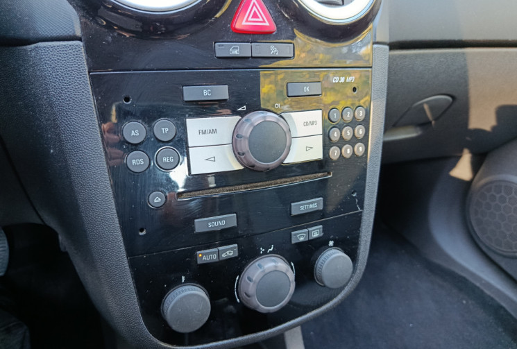 Opel Corsa 1.3 CDTI 90 CH - Clim auto - Regulateur - Suivi à jour