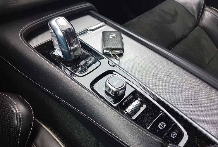 Volvo XC90 T8 Twin Engine 320 + 87ch R-Design Geartronic 7 places