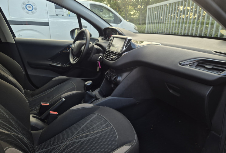 Peugeot 208 1.4 hdi Envy