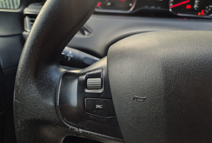 Peugeot 208 1.4 hdi Envy