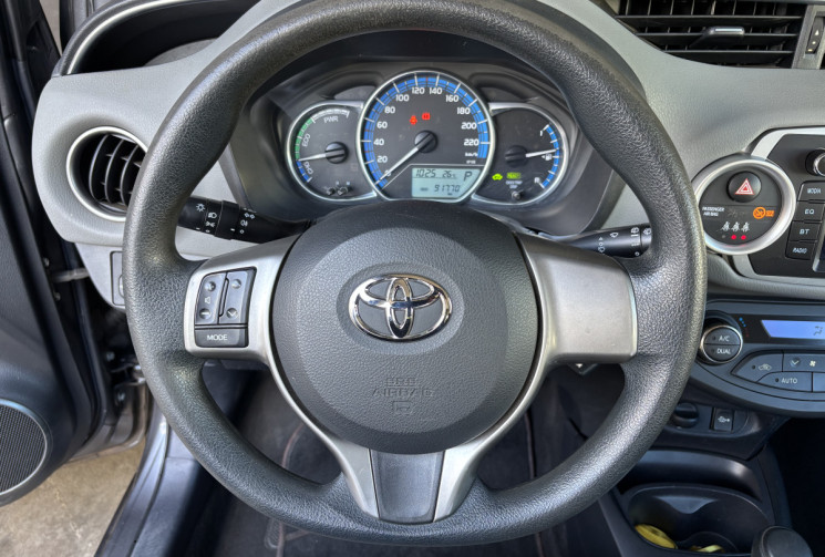 Toyota Yaris 1.5 HSD 100 DYNAMIC ( BOITE AUTO)