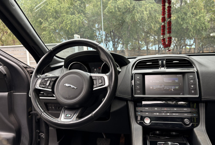 Jaguar F-Pace 20d 2.0D AWD 180cv R-DYNAMIC