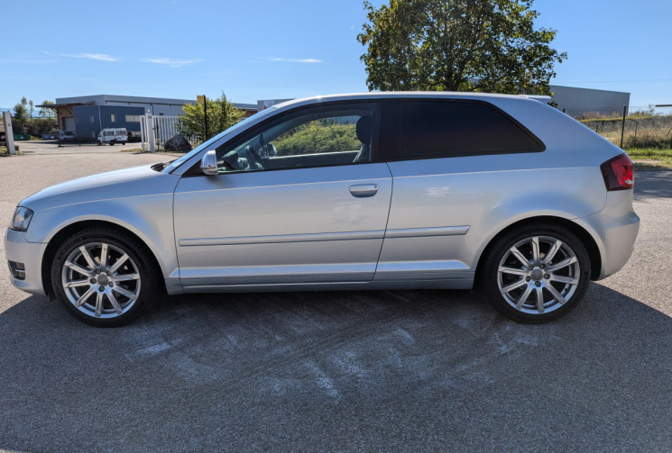 Audi A3  1.6 TDI 105 AMBIENTE DPF