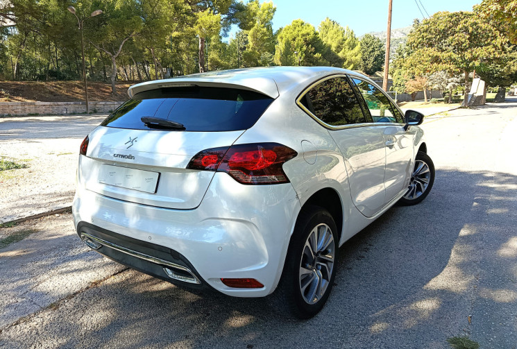 Citroën DS4 1.6 HDI 115 CH - SO CHIC - Distrib faite - Clim Auto - Radars - Bluetooth
