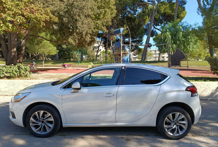 Citroën DS4 1.6 HDI 115 CH - SO CHIC - Distrib faite - Clim Auto - Radars - Bluetooth
