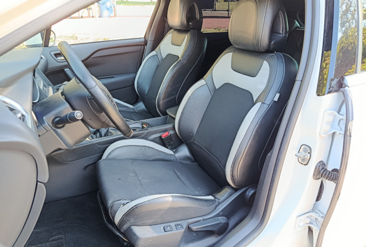 Citroën DS4 1.6 HDI 115 CH - SO CHIC - Distrib faite - Clim Auto - Radars - Bluetooth