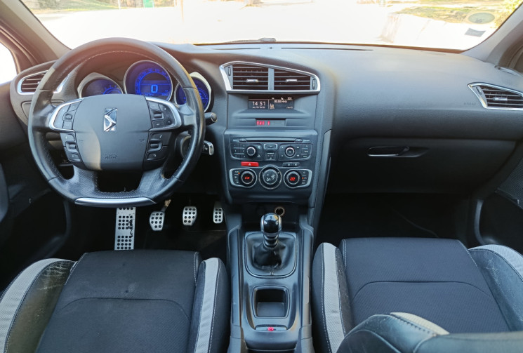 Citroën DS4 1.6 HDI 115 CH - SO CHIC - Distrib faite - Clim Auto - Radars - Bluetooth
