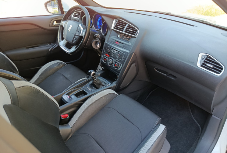 Citroën DS4 1.6 HDI 115 CH - SO CHIC - Distrib faite - Clim Auto - Radars - Bluetooth