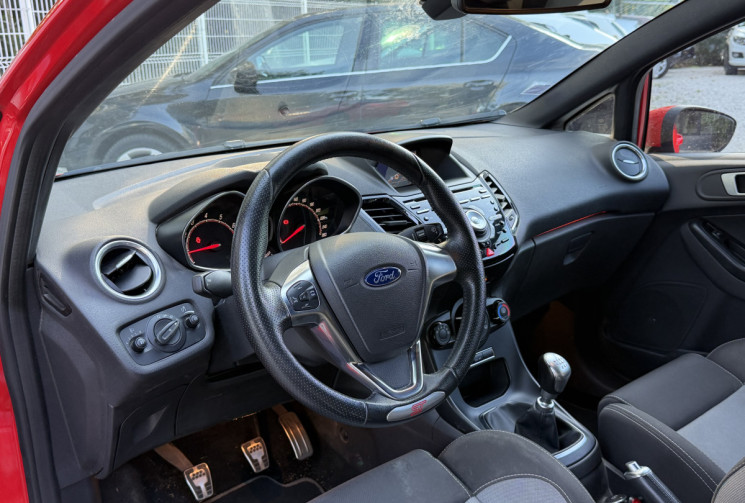 Ford Fiesta ST 1.6 EcoBoost 182 / Distribution Neuve / Sony / Recaro / Radars AR 