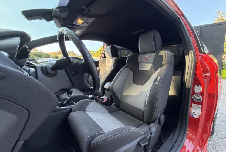 Ford Fiesta ST 1.6 EcoBoost 182 / Distribution Neuve / Sony / Recaro / Radars AR 
