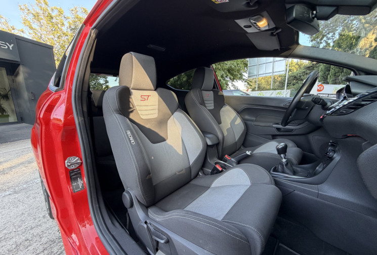 Ford Fiesta ST 1.6 EcoBoost 182 / Distribution Neuve / Sony / Recaro / Radars AR 