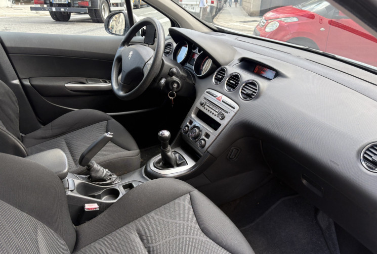 Peugeot 308 5 PORTES 1.6 HDi 90 CH PACK CONFORT distribution a prevoir