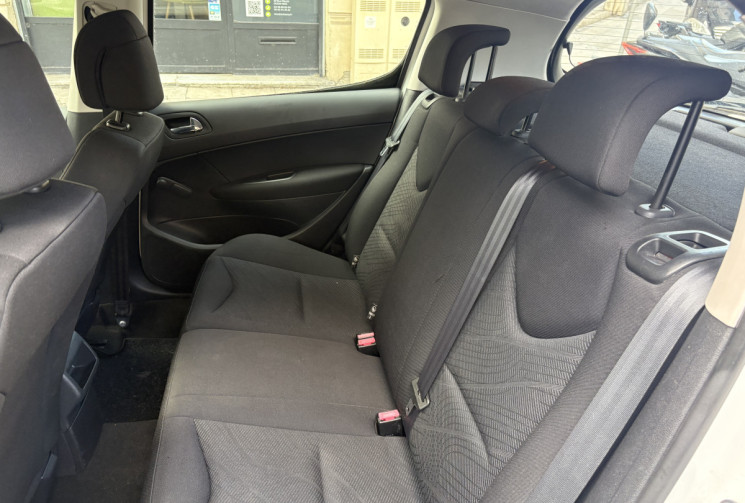 Peugeot 308 5 PORTES 1.6 HDi 90 CH PACK CONFORT distribution a prevoir