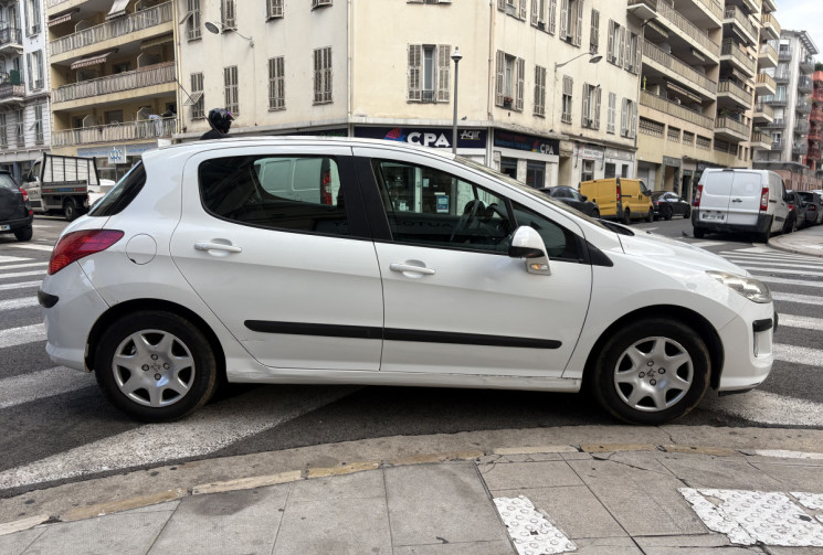 Peugeot 308 5 PORTES 1.6 HDi 90 CH PACK CONFORT distribution a prevoir