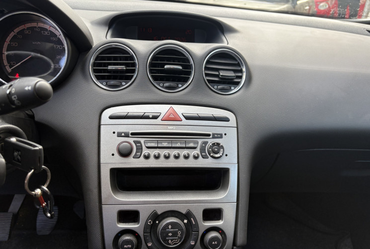 Peugeot 308 5 PORTES 1.6 HDi 90 CH PACK CONFORT distribution a prevoir