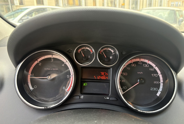 Peugeot 308 5 PORTES 1.6 HDi 90 CH PACK CONFORT distribution a prevoir