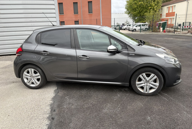 Peugeot 208 1.2  VTI 82 cv style