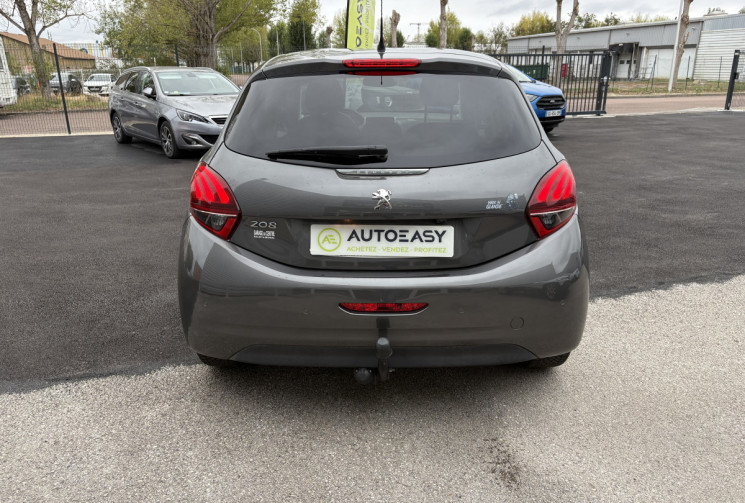 Peugeot 208 1.2 . 82 cv style