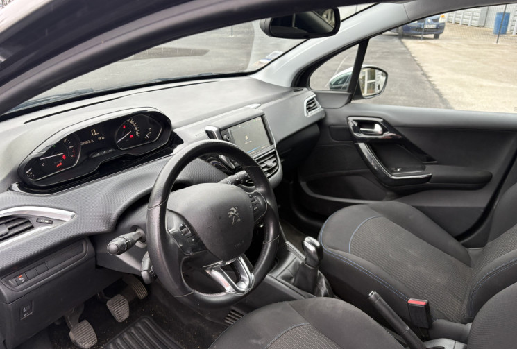 Peugeot 208 1.2  VTI 82 cv style