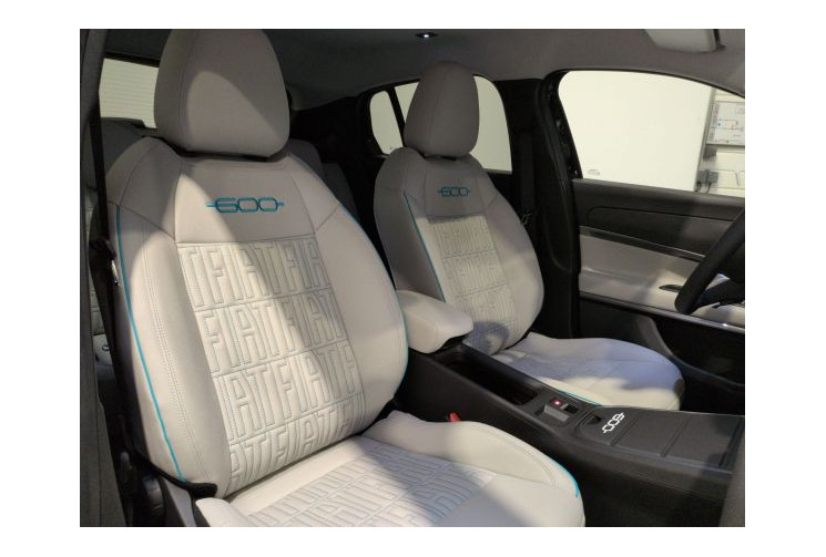 Fiat 600 La Prima T-Gen 3 1.2 Hybrid 145ch eDCT6 Onyx Black